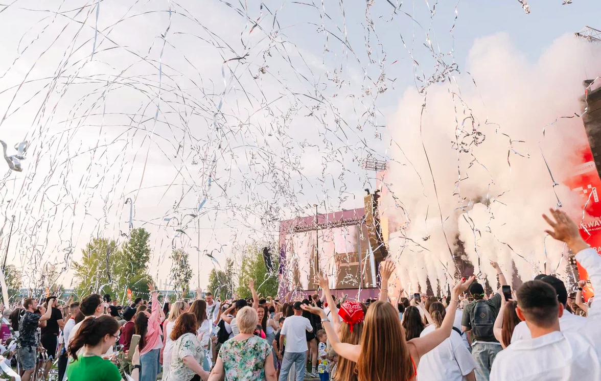 Фото Орали «Сигма-бой» и «А у реки». Опубликованы яркие моменты Черника Music Fest в Новосибирске 51